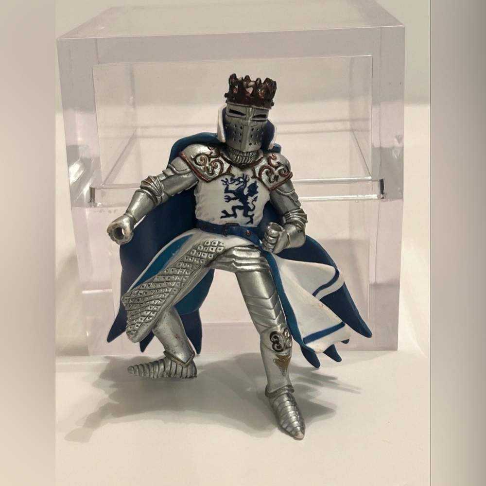 Papo Medieval Blue & White King Knight Action Figure with Robe & Shield.